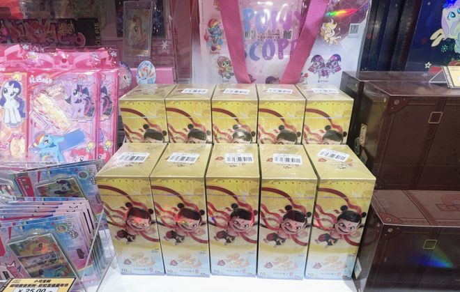 宝莉卡生产商卡游抢占IP风口CQ9电子哪吒联名热销小马(图5)