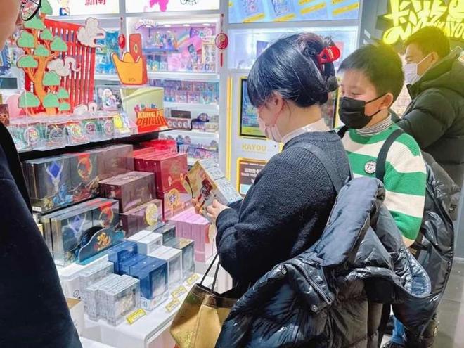 宝莉卡生产商卡游抢占IP风口CQ9电子哪吒联名热销小马(图7)