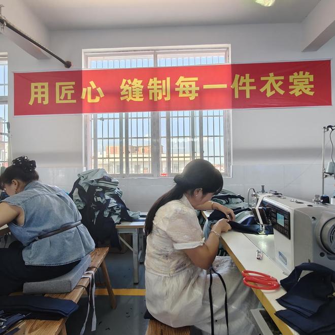 服饰江西生产基地顺利投产CQ9电子app浙江金裁(图4)